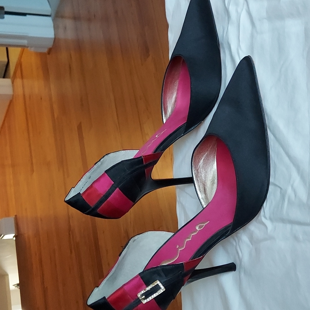 Heeled shoes